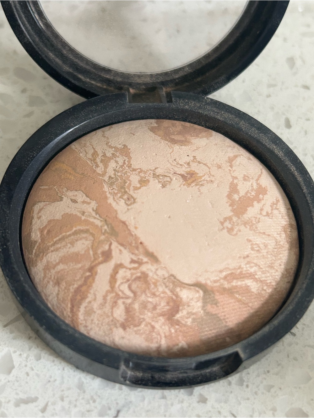 Laura Geller Baked Balance-N-Brighten Color Correcting Foundation Light - Picture 4 of 8